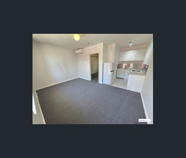 Great and Bright 1 bed apartment in Glen Iris - Photo 2