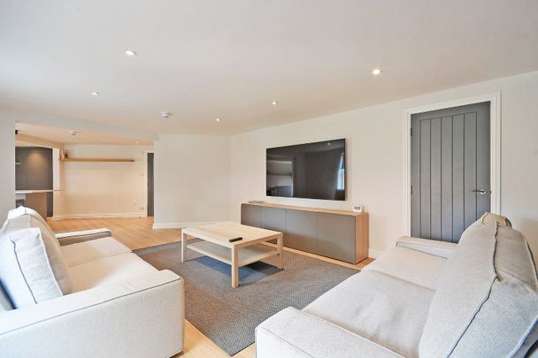6 Bed Flat, Egerton Street, S1 - Photo 1