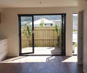 Modern Two-Story Townhouse with Sunny Courtyard - Photo 2