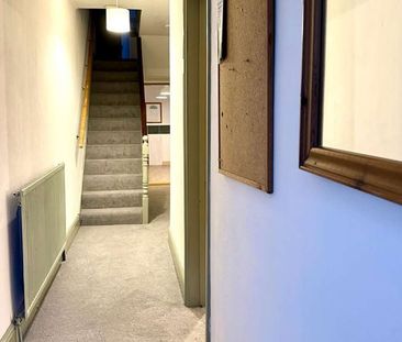 5-Bedroom Student House – Falmouth – ALL BILLS INCLUDED Room 4 - Photo 4