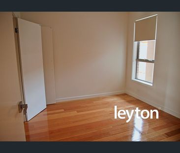 Modern & Stylish Living in Prime Springvale Location - Photo 2