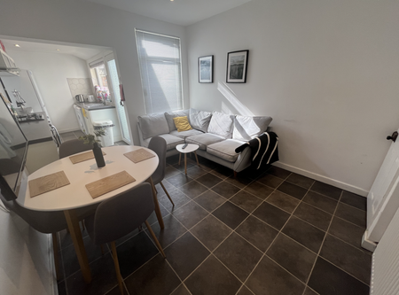 3 bedroom end of terrace house to rent - Photo 3