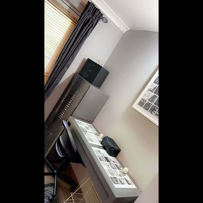 Room in a Shared House, First Drive, NW10 - Photo 1