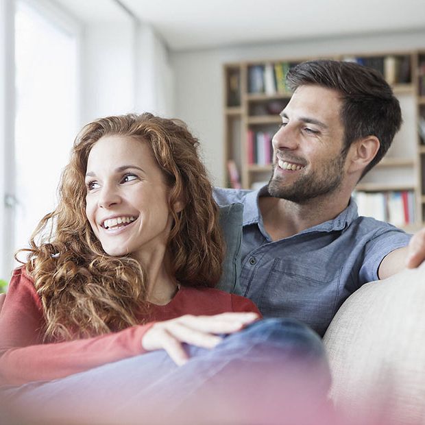 Helle Erdgeschoss-Wohnung mit Einbauküche - Foto 1