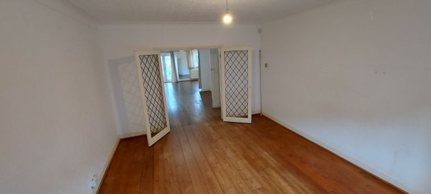 4 bedroom 2 bathroom house in highly sought after area of North Chingford - Photo 1