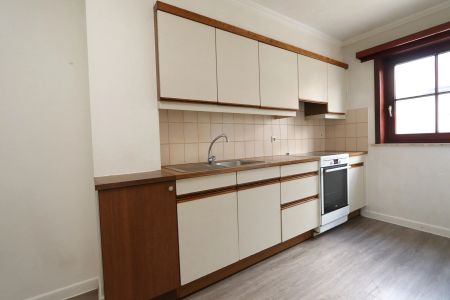 CENTRAAL GELEGEN, RUIM APPARTEMENT MET GARAGE - Photo 2