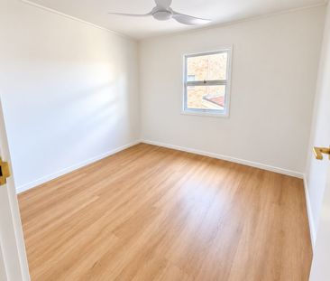 Freshly Updated 2-Bedroom Apartment – Just a Stroll to the Broadwater! - Photo 5