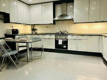 Carrer de Balmes, Barcelona, Catalonia 08022 - Photo 3