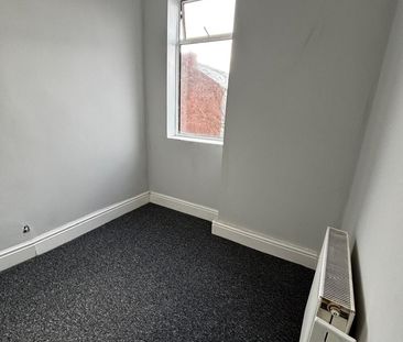 3 Bed Terraced House, New Cross Street, M5 - Photo 2