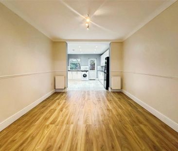 4 bedroom semi-detached house to rent - Photo 3