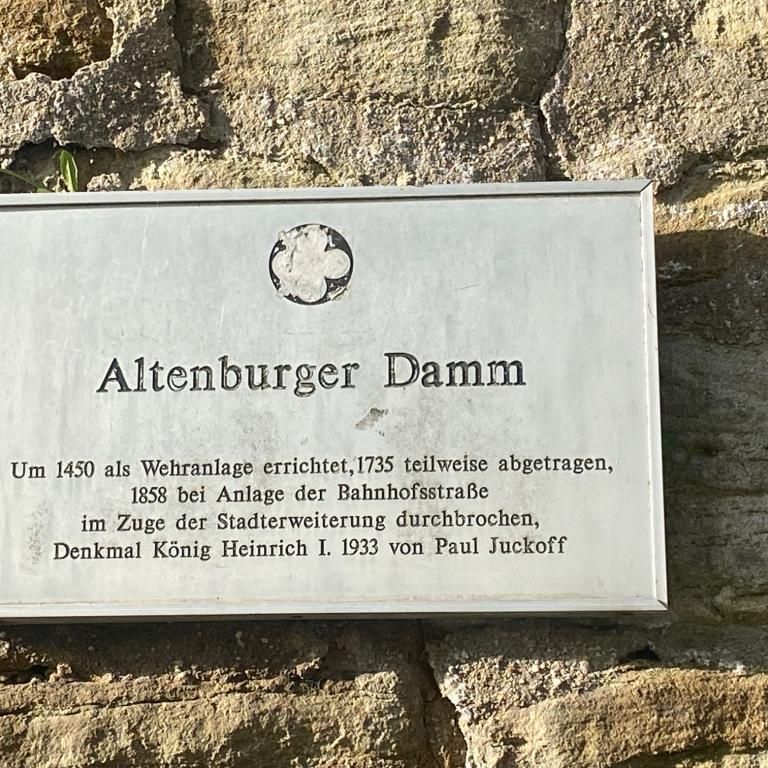 Helle 3-Raum-Wohnung am Altenburger Damm in Merseburg! - Foto 1