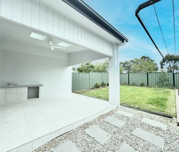 Brand New 5 Bedroom Located within Minutes to Penrith&excl; - Photo 6