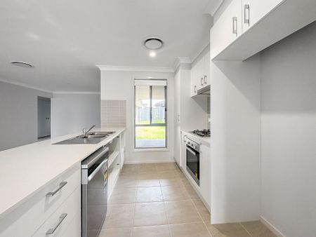 Brand New Fantastic Family Home - Photo 2