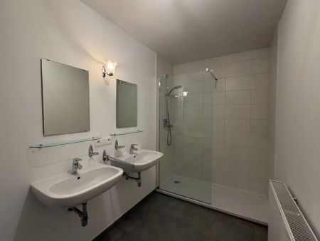 Ruim appartement met 2 slaapkamers op eerste verdieping - Photo 4