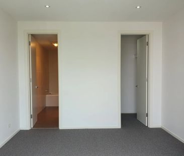 LUXURY 3-BEDROOM APARTMENT, WALKING DISTANCE TO WESTFIELD SHOPPING ... - Photo 1