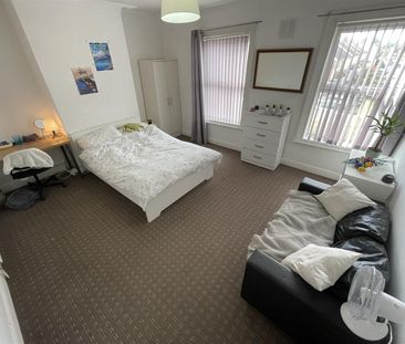 Hessle Avenue, Hyde Park, LS6 1EF, Leeds - Photo 4