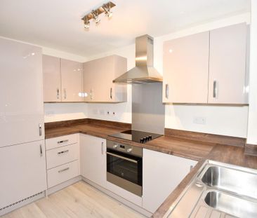 4 bedroom semi-detached house to rent - Photo 4