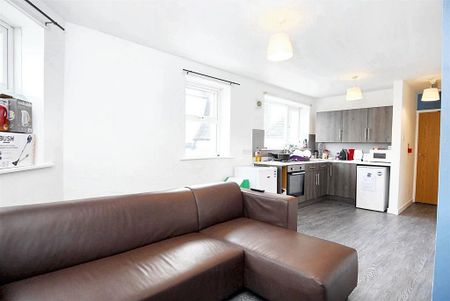 2 bedroom flat to rent - Photo 4