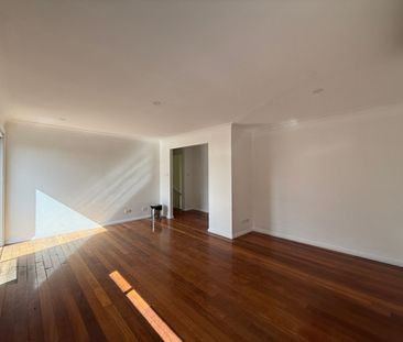 Spacious 6 Bedroom Family Home including Study - Photo 1