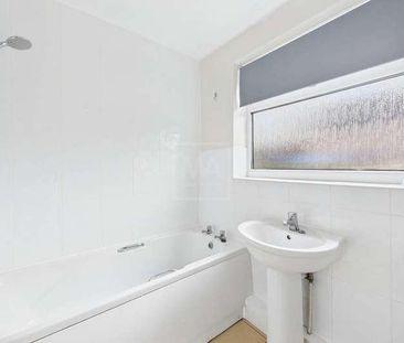 Fairclough Avenue, Warrington, WA1 - Photo 3