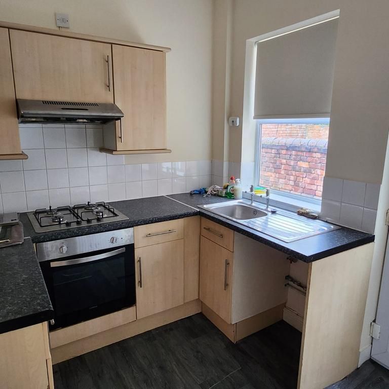 2 bedroom end of terrace house to rent - Photo 1