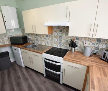 1 bedroom in a house share to rent - Photo 4