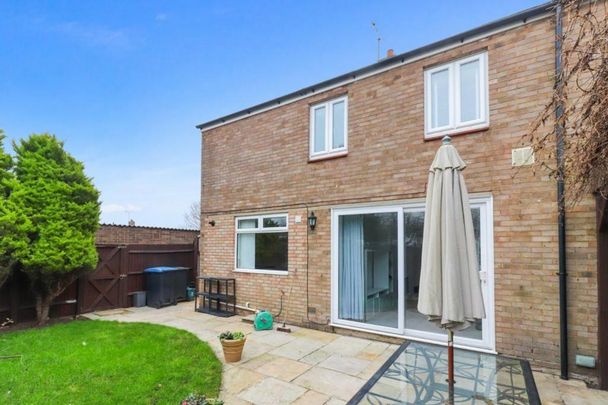 4 bedroom semi-detached house to rent - Photo 1