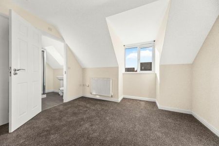 4 bedroom semi-detached house to rent - Photo 4