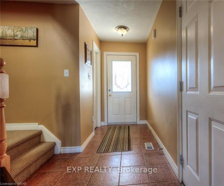 Detached Home For Lease | X8067904 - Photo 3