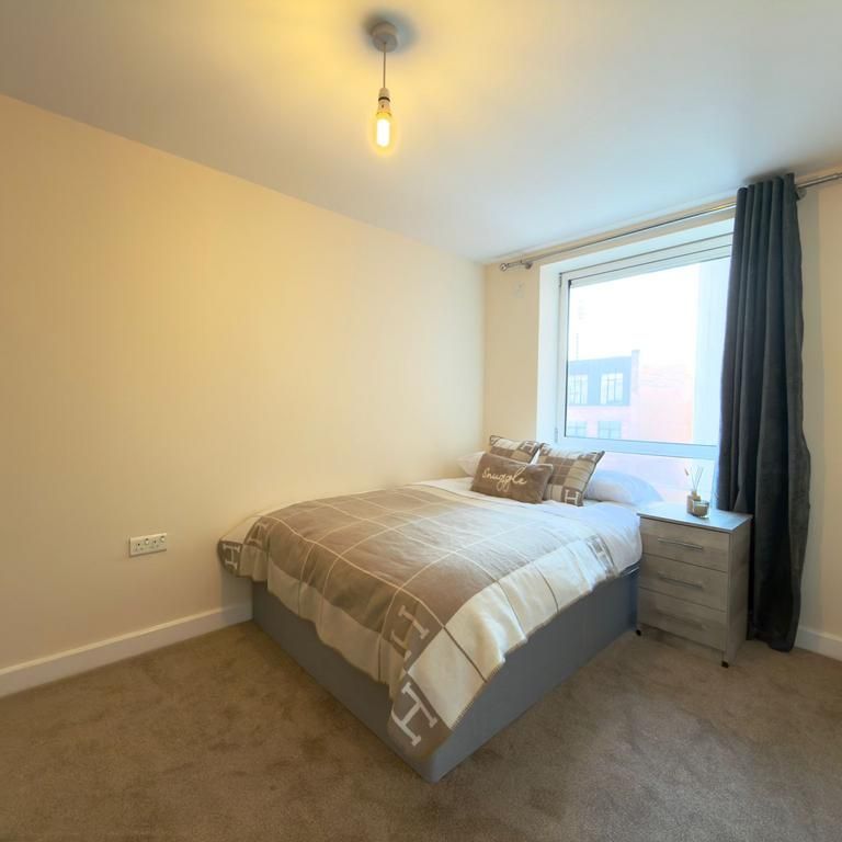 1 bedroom in a flat share to rent - Photo 1