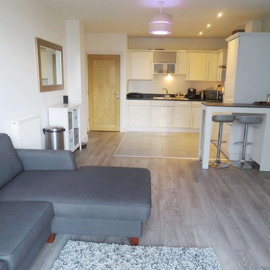 High Street, Southampton - Photo 1