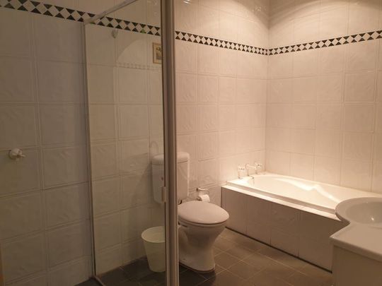 Spacious full brick townhouse - Photo 1