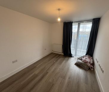 2 bedroom flat to rent - Photo 2