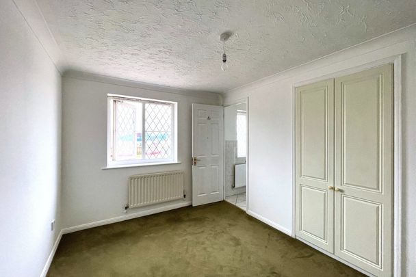 Anchor Close - Photo 1