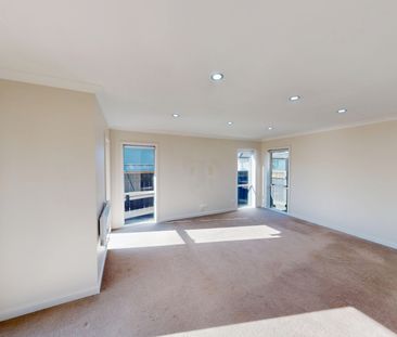 Springvale - 3 Bedrooms - Photo 2