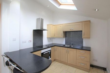 2 bedroom terraced house to rent - Photo 4