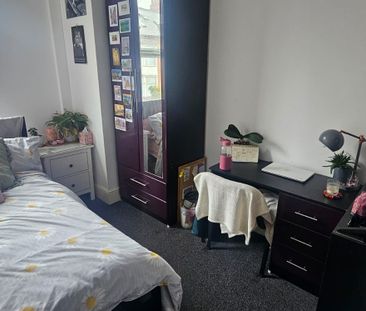 8 Bed - 11 Headingley Avenue, Headingley, Leeds - LS6 3ER - Student - Photo 2