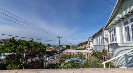 Sea views in Lyall Bay - Photo 3