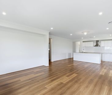 Modern 4 Bedroom Home - Photo 3