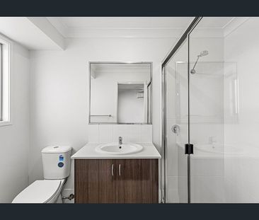 Stylish & Spacious Living in Cranley - Photo 5