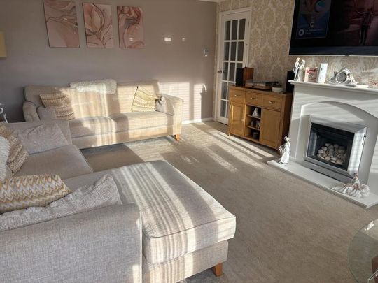 2 bedroom semi-detached bungalow to rent - Photo 1