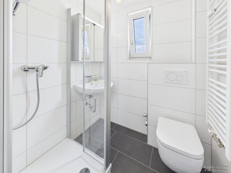 Erstbezug nach Sanierung mit neuer Einbauküche - Photo 2