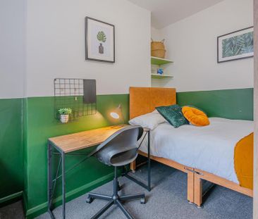 6 bedroom terraced house to rent - Photo 2