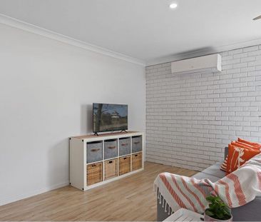 4 Lotus Crescent - Photo 2