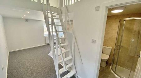 High Street, Rushden, NN10 - Photo 2