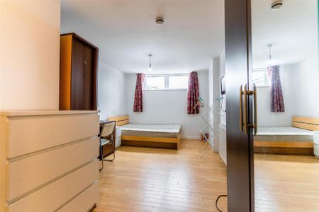 3 bedroom flat to rent - Photo 3