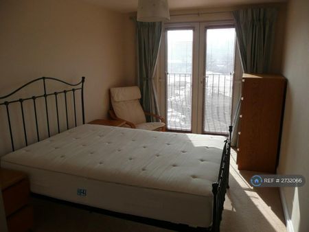 2 bedroom flat to rent - Photo 3