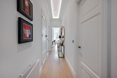 2 bedroom flat in Bayswater - Photo 3