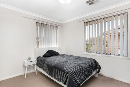 TOWNHOUSE IN HEART OF PENRITH!!! - Photo 3