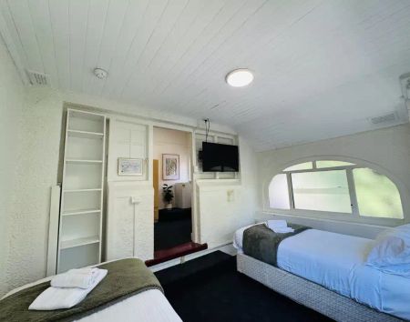 Room 12 (Non Ensuite) - Photo 4